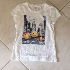 White t- shirt with emoji’s